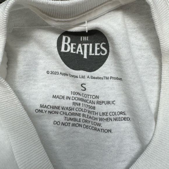 The Beatles Beatnik Floral Womens White Graphic Short Sleeve T Shirt Small NWOT - Picture 4 of 4